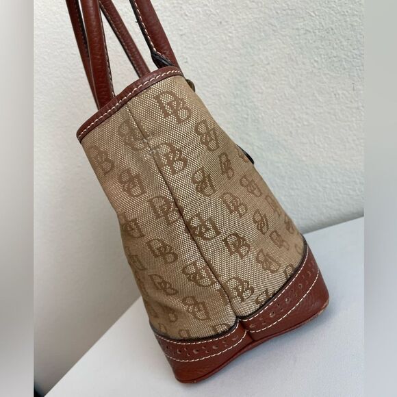 DOONEY & BOURKE Tan Signature Monogram Tote Shoulder Bag - Picture 6 of 12